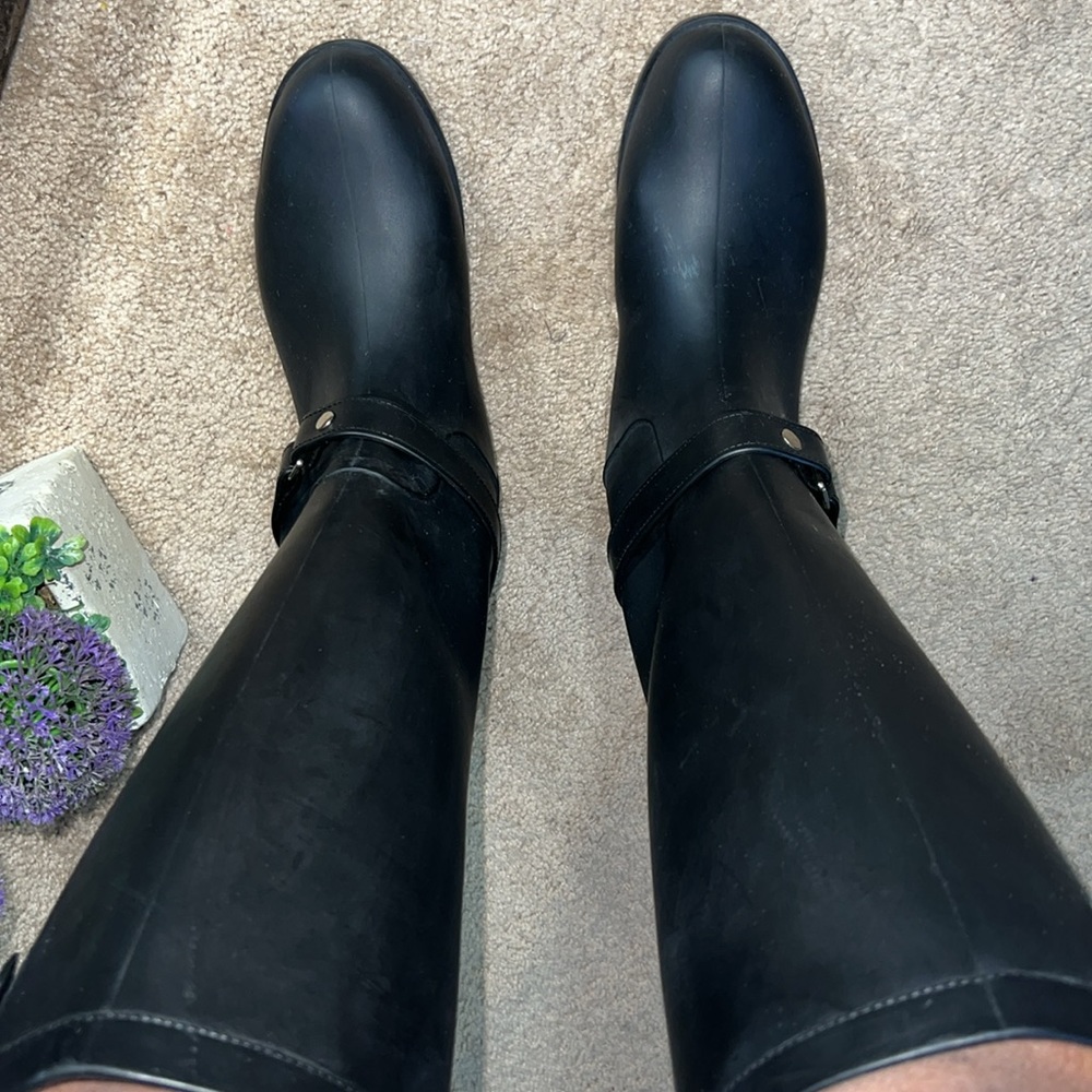 Rain boots size 9